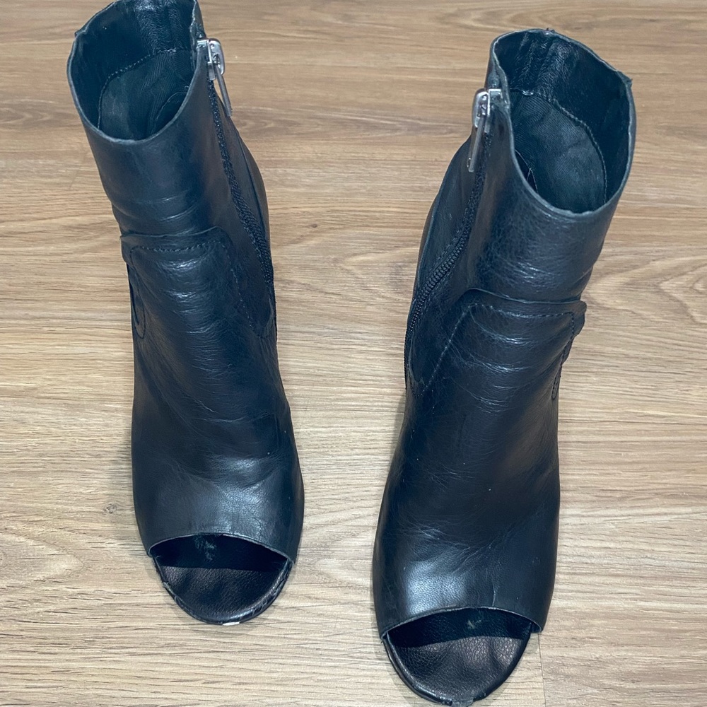 Steve Madden Black Open-Toe Leather Booties Size 7